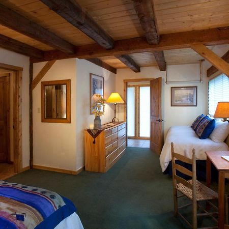 Cottam'S Lodge By Alpine Village Suites Taos Ski Valley Room photo