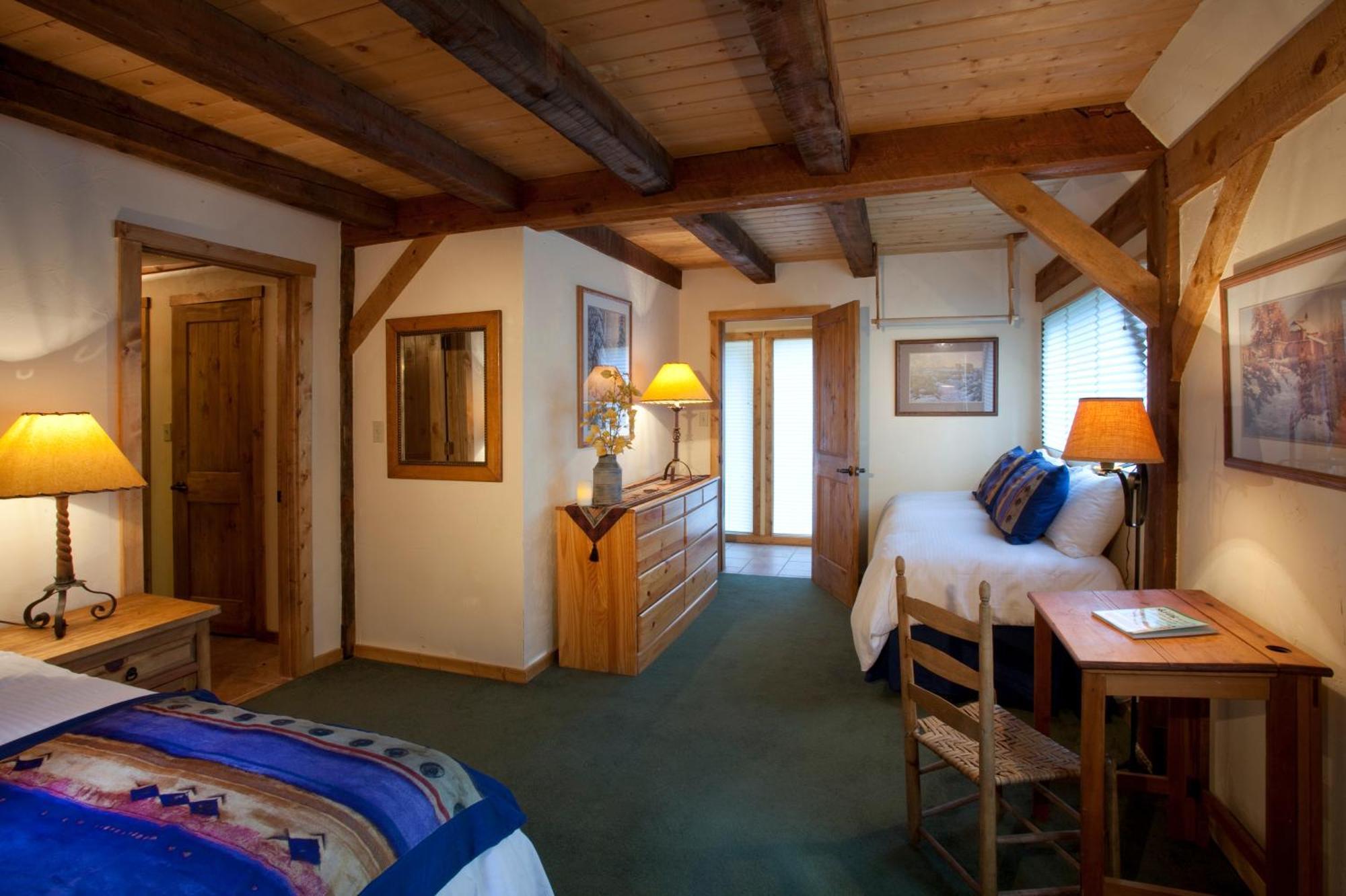 Cottam'S Lodge By Alpine Village Suites Taos Ski Valley Room photo